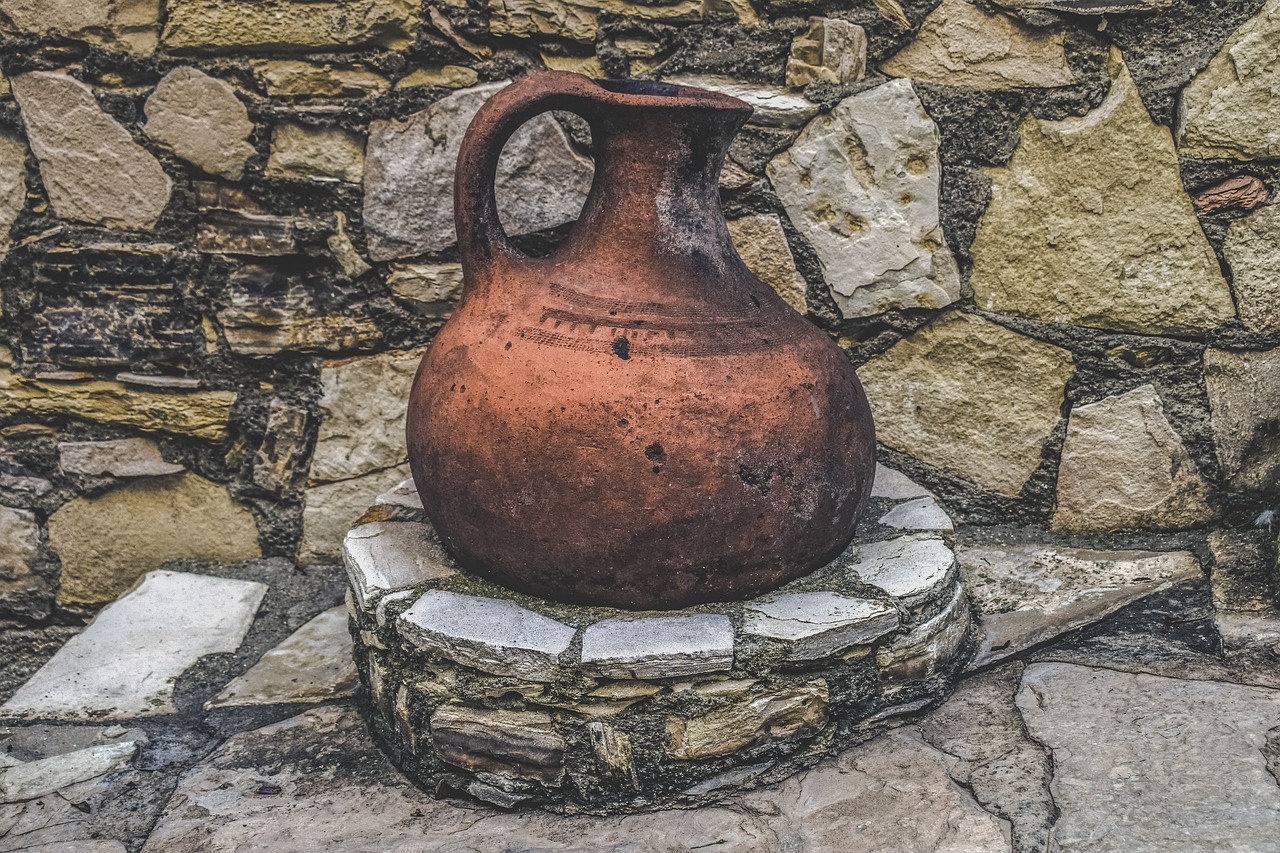 Discover the magic of crystalline pottery